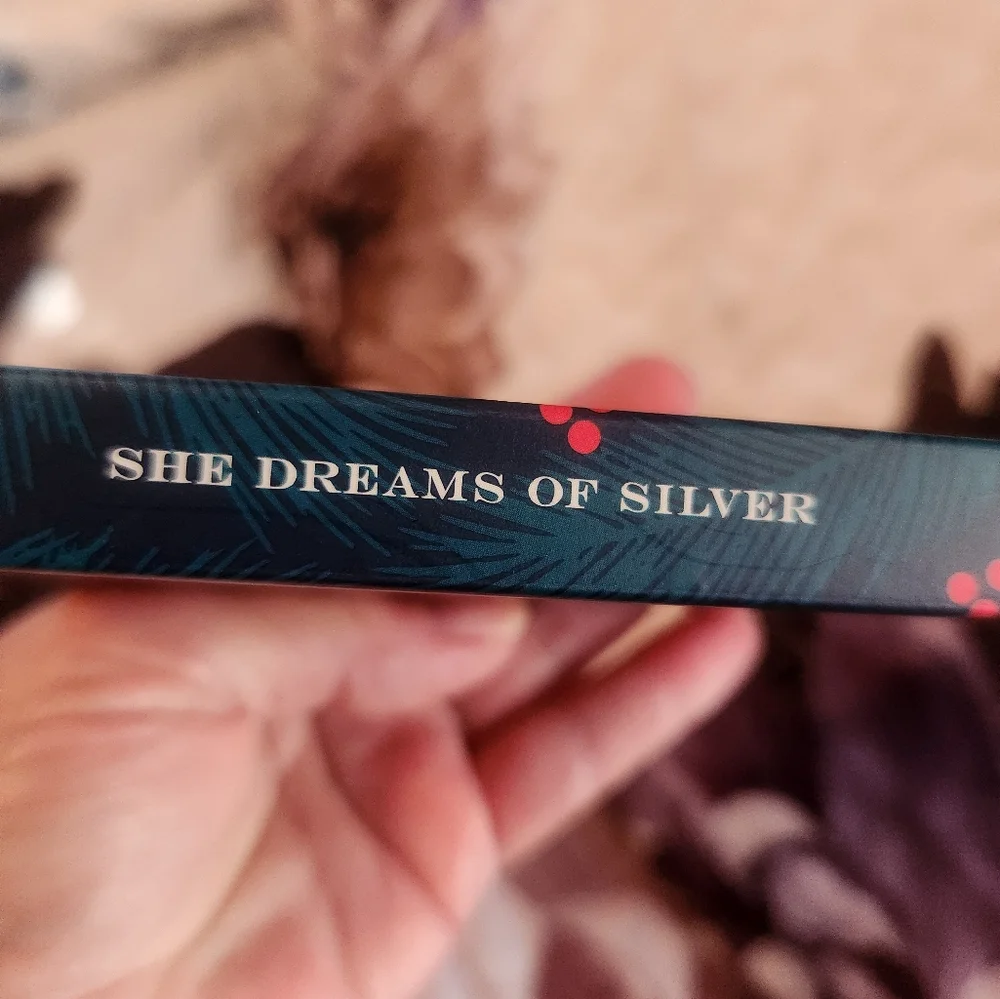 New Avon Iconic Beauty Classic Collection - Picture 13 of 14